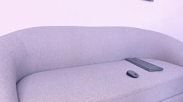 Yara_monn - I rub my ass and it throbs.