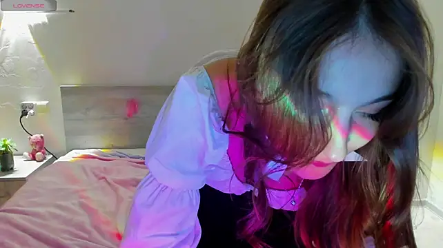 Alis_tauber - teasing on bed
