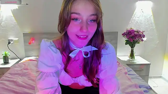 Alis_tauber - teasing on bed