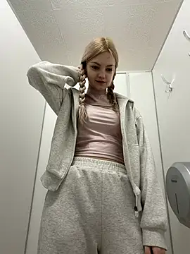 Elsawhere - gently stroke my neck🧸