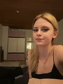 YoungGermanKiki18 - 😈 Slap her Ass
