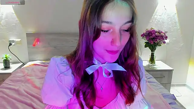 Alis_tauber - teasing on bed