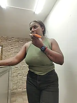 MAREIA_25 - HIDDEN CAM IN STORE MAKE MY PUSSY WET