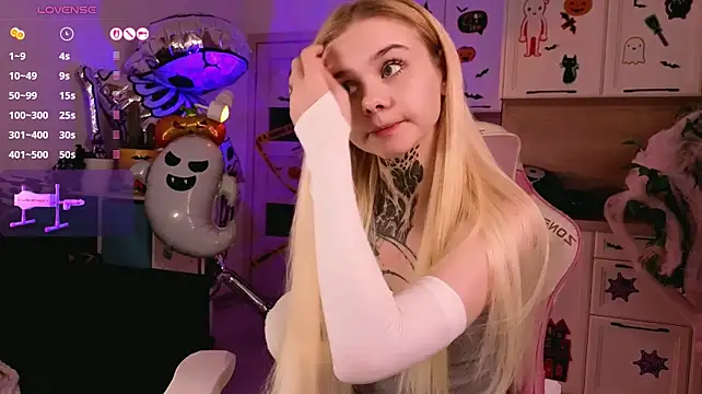 Britney_Lynch - 2 fingers in pussy