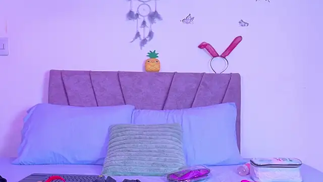 NahomyEvans - suck my tits