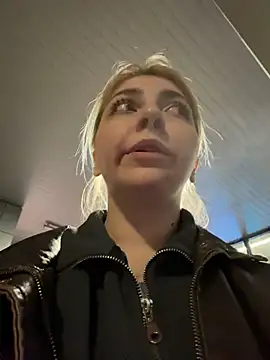 Sunny___Bunny - cum near ppl