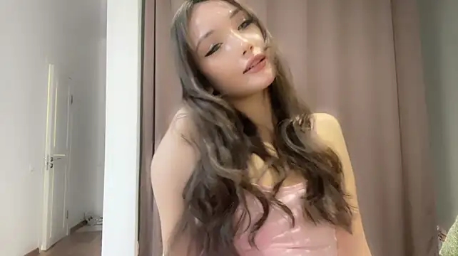 RefereedHobble - Free my juicy butt from shorts