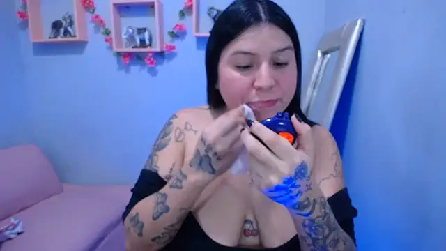 Venuxwilliam - Take my clothes off and spank my butt😈