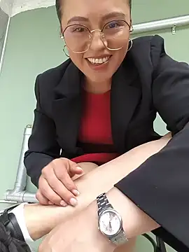 Luna_Rose1 - Removing your bra in public