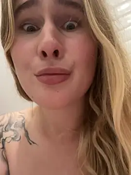 SiaLater - sia finger sabrina pussy open door menWC