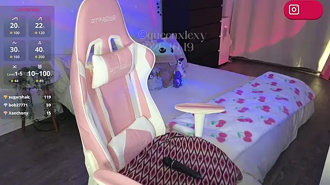 Queenxlexy - Tits out🍒