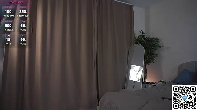 Gothgloria777 - show naked ass + 3 slaps