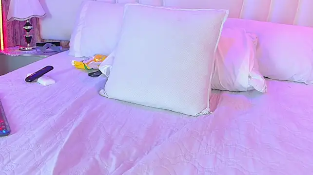 AmeliaRose - Rub My Clit CLose To Cam