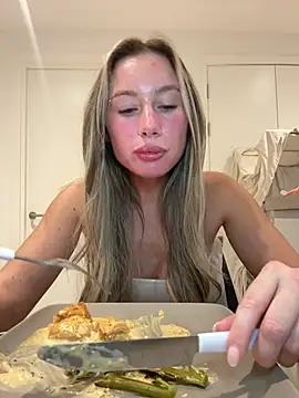 SexySaraxxoo - Strip off tease 😻