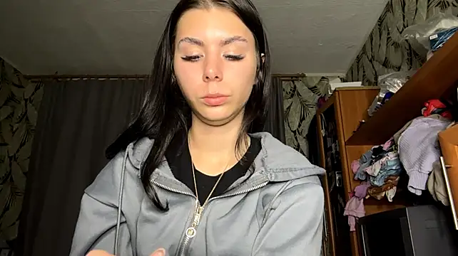 LilyMinimum - Eyes contact