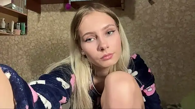 LynnMontiel - show my tits