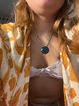 AlanaRose_Live - Striptease tirando a roupa