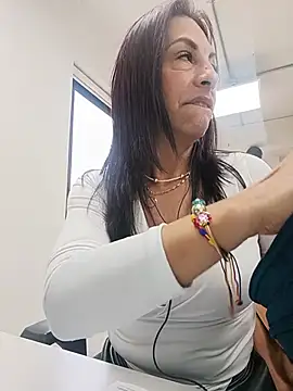 _Kamy_Hot - Boobs out in public 🤫 coworker