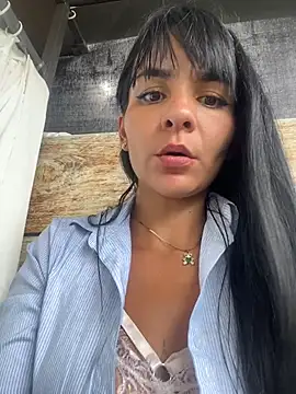 LuxeBrunetteXXX - FINGERING PUSSY AT WORK😈