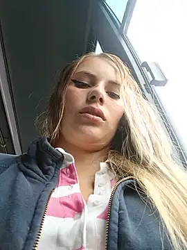 Cata_city1106 - Show tits in street