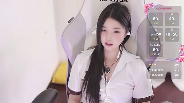 Kitty_baby77 - 完成任务 全裸M腿 5分钟