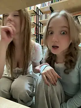 Bambi_lu - Lulu show Jenny how to remove pants!🧨️️