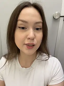 Peachy_Dream - take off my skirt + open door !!