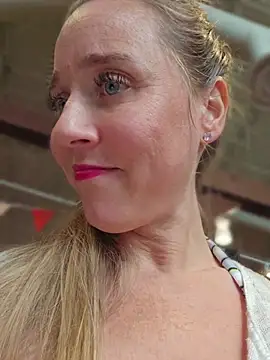SkyelarSomer - Butt plug let's go shopping