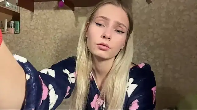 LynnMontiel - show my tits