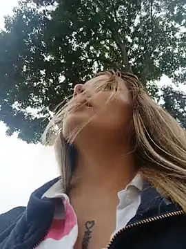 Cata_city1106 - Show tits in street