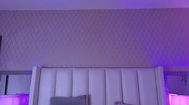 AliiceJhones - spanks boobs