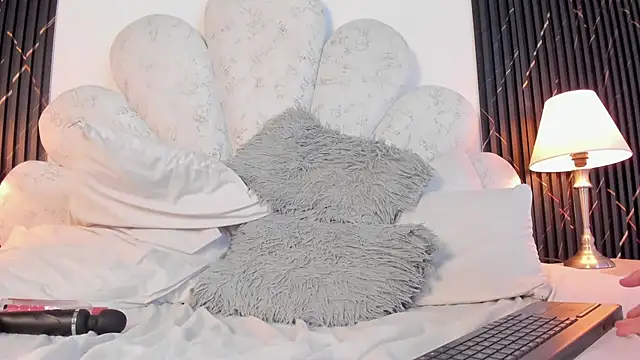 MiaGuzman_ - put cock inside 3 min