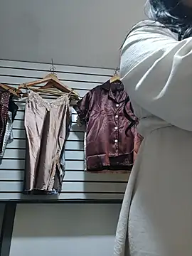 ViolettaWalton1 - Naked in store public