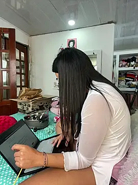 Marianahb-e - Flash boobs and pussy
