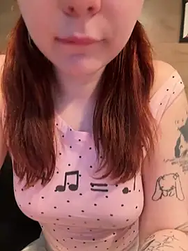 Freaky__Nikki - put one finger inside my pussy :O