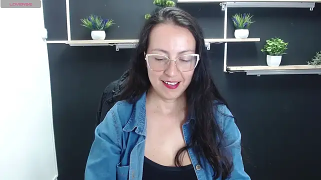 Lauryn_Jones - NAKED COMPLETELY
