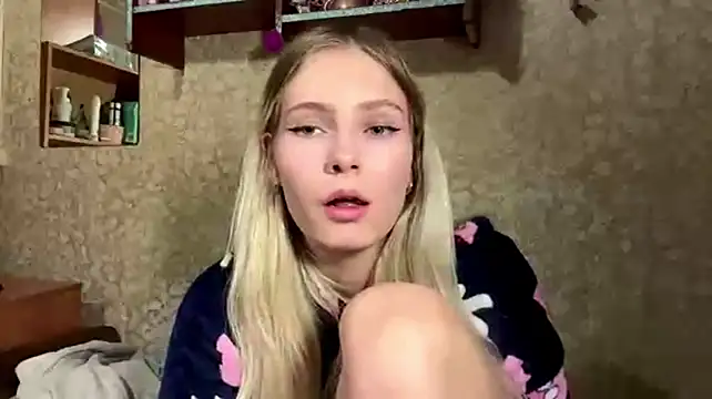 LynnMontiel - show my tits
