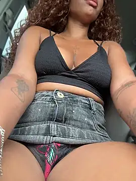 Angel_preta - Dedada na buceta no carro