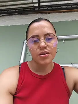 Luna_Rose1 - Removing your bra in public