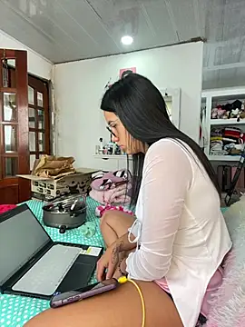 Marianahb-e - Flash boobs and pussy