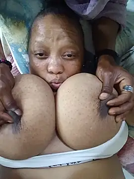 BBW123MILF - Kissing