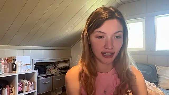 Kaialuvv - Strip to lingerie