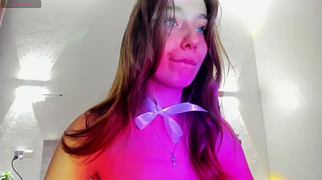 Alis_tauber - teasing on bed