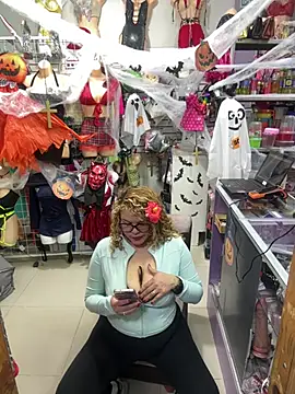 ROSALIASSHOP - SERVING IN A THONG 5 MIN