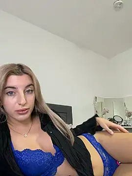 SweetMiiia - Suck on my 2 Fingers like on ur dick 🍌