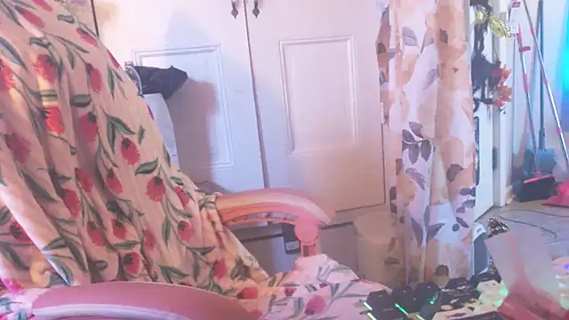 Nastydianastrips - SQUIRT ON YOUR VIBRATOR FOR US RIGHT NOW