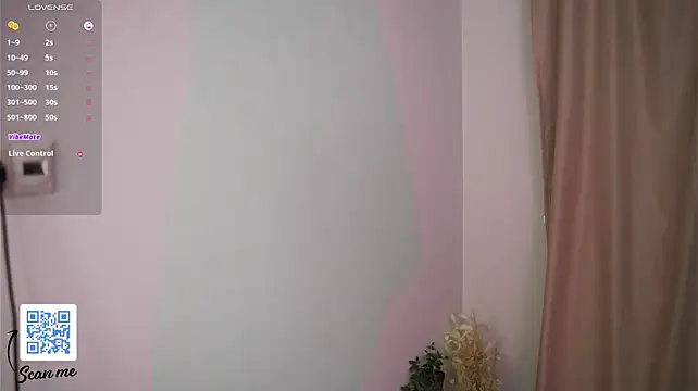 FayeLivingston - make ass red in doggy pose