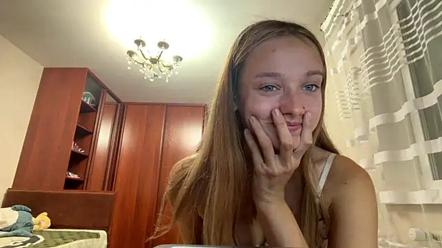 Romy_Grei - show ass