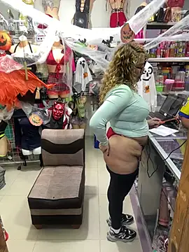 ROSALIASSHOP - SERVING IN A THONG 5 MIN