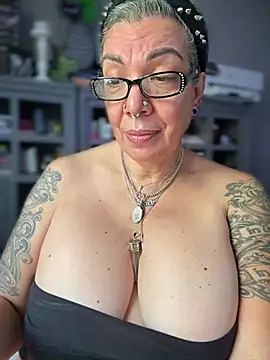 Dieseldame1313 - Hey guys topless dance